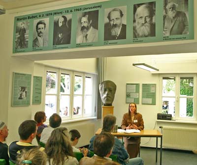 Ausstellung &uuml;ber Martin Buber im Buber-Haus.